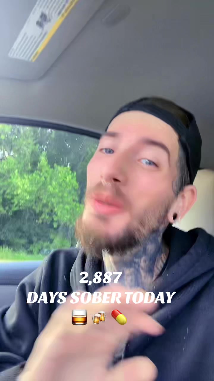 @Hollywood87