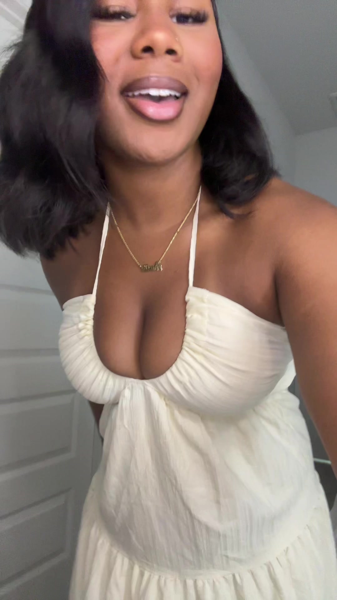 @arielleenicole