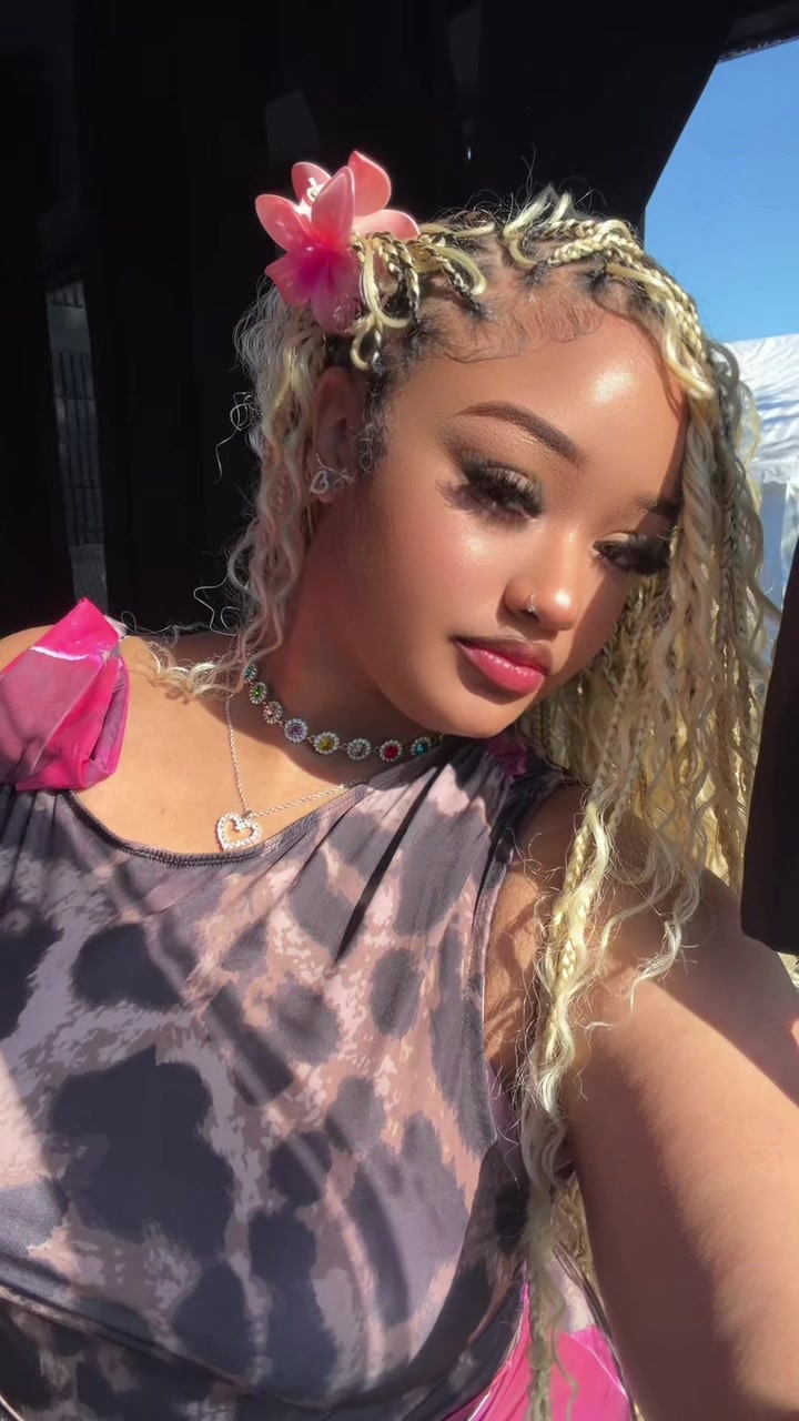 @It&rsquo;s SIMONE to you b!tches