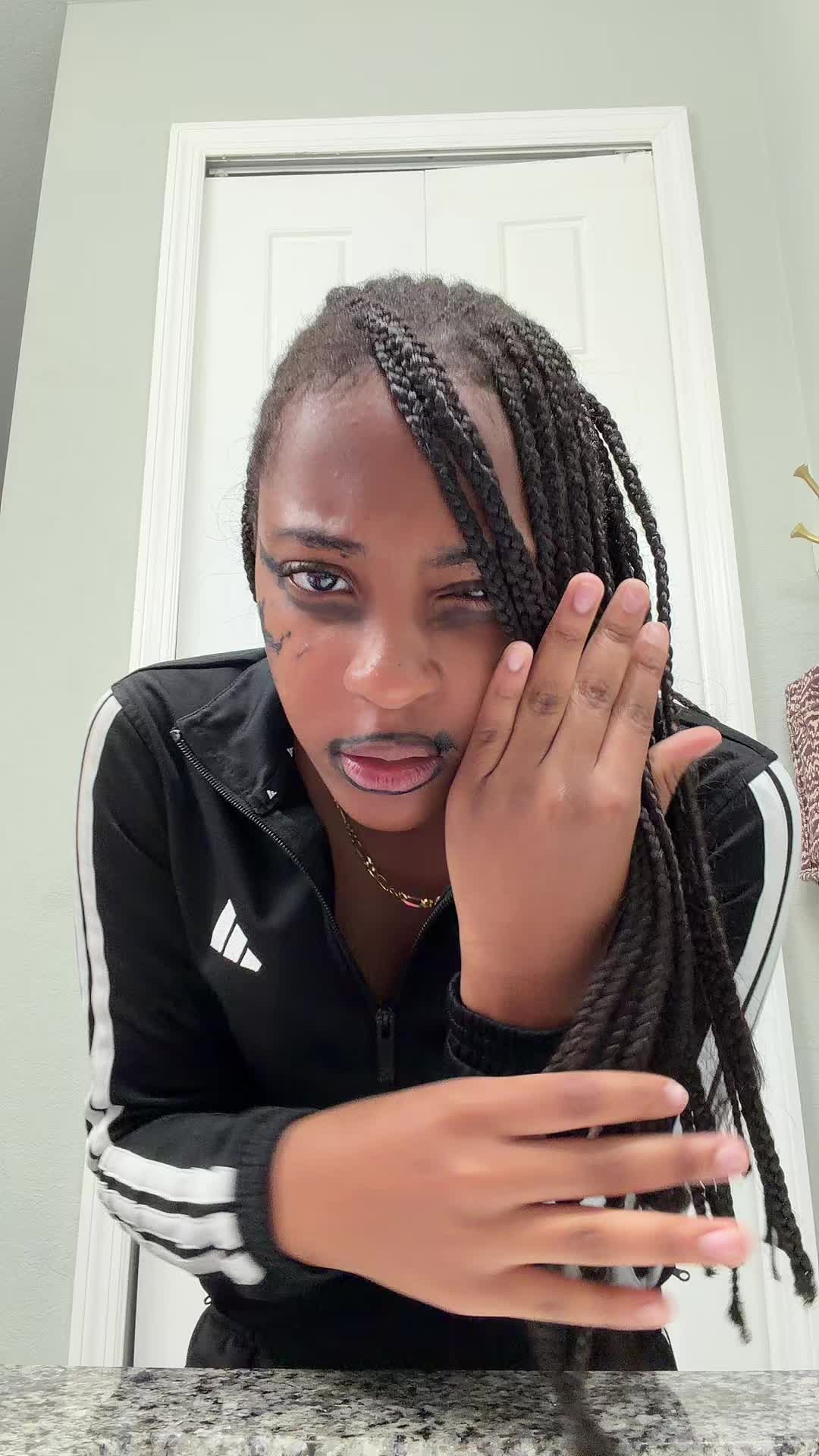@￴