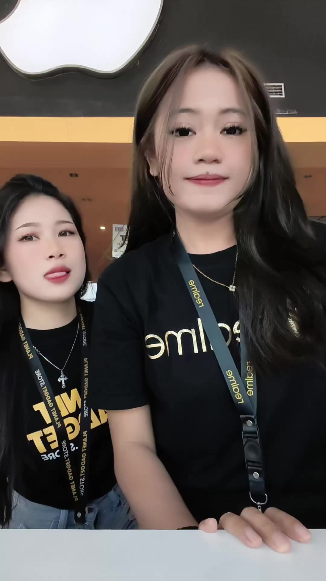 @Jeenayy