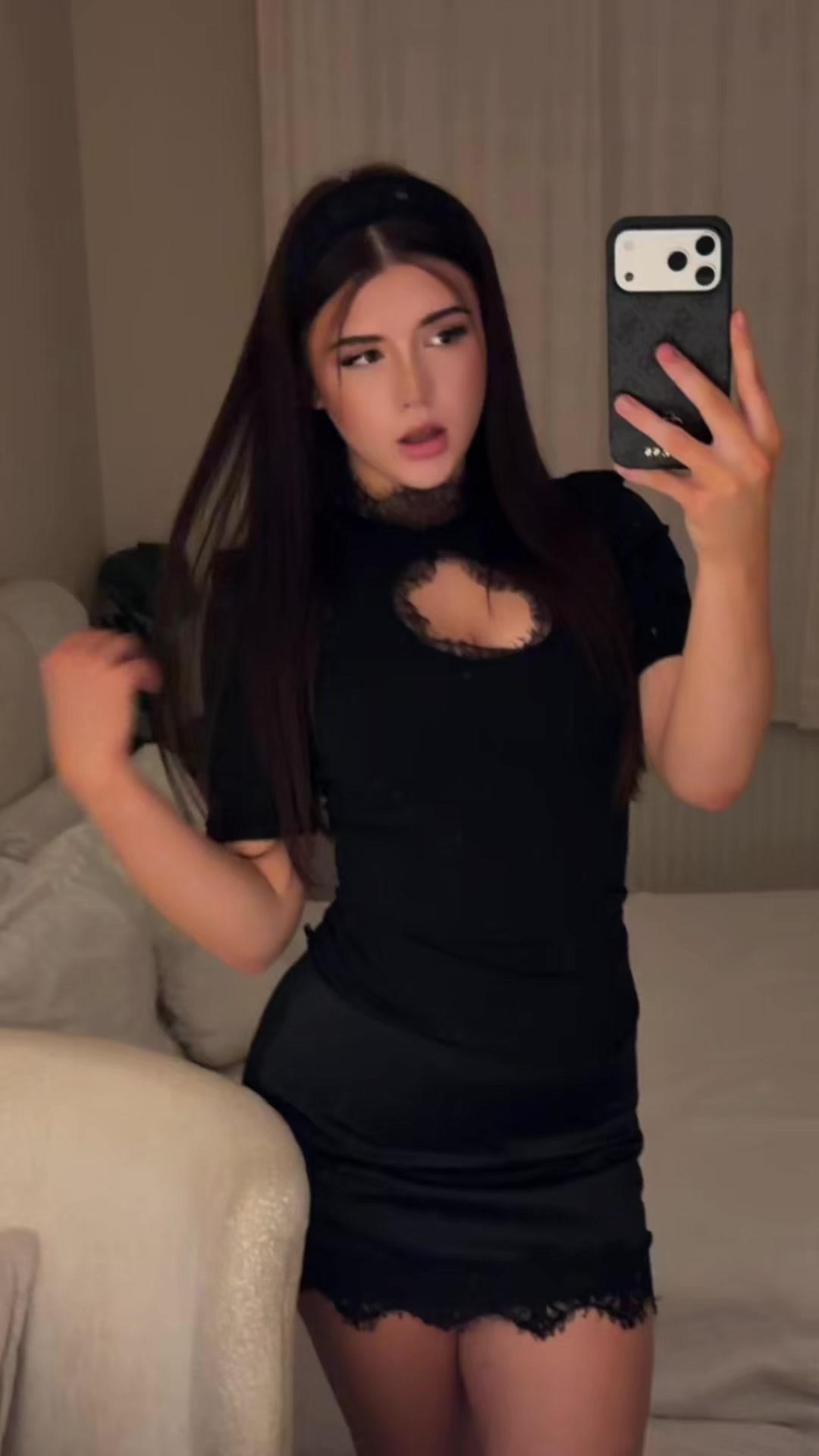 @𝐄𝐦𝐦𝐚