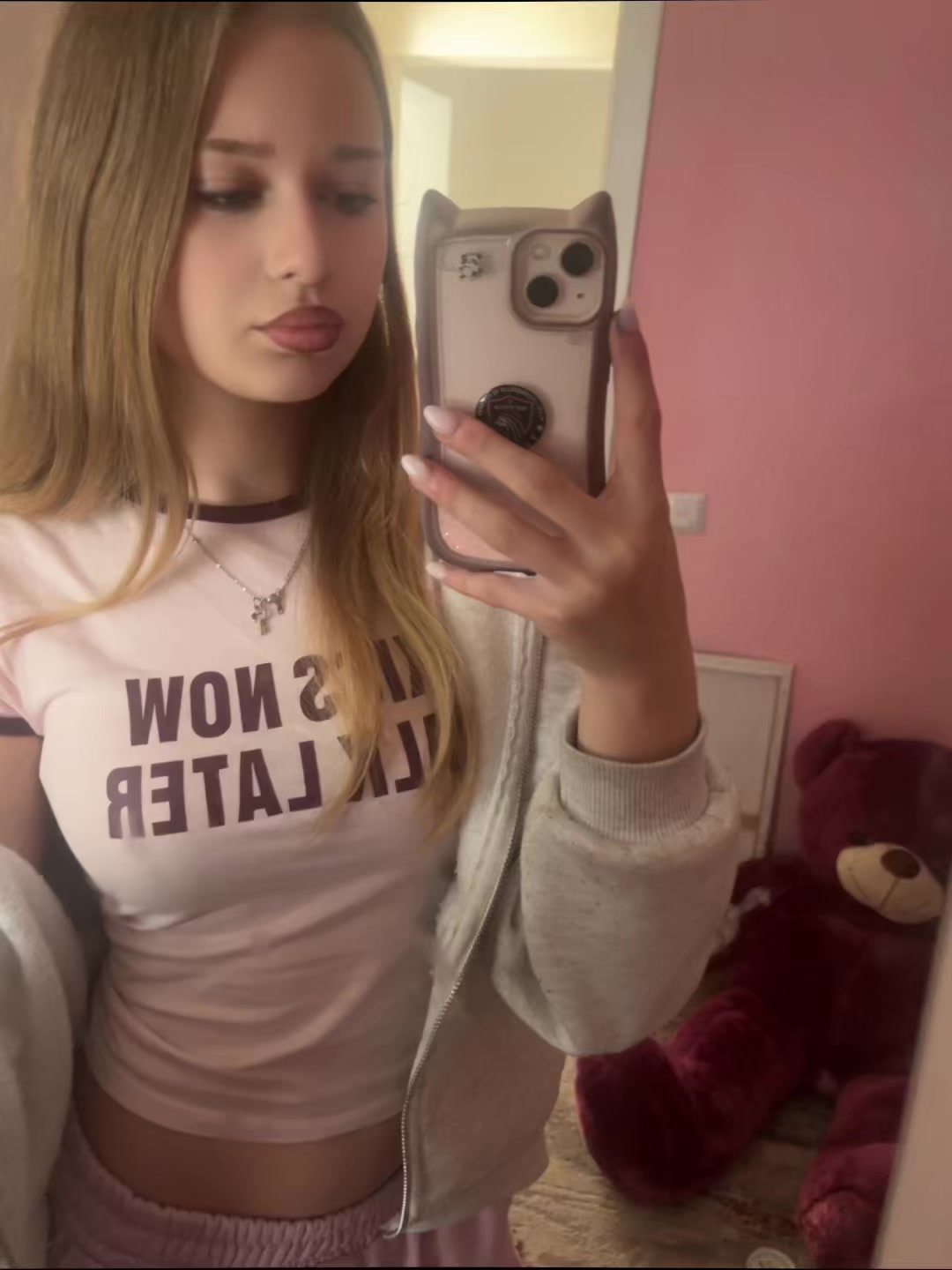 @leona