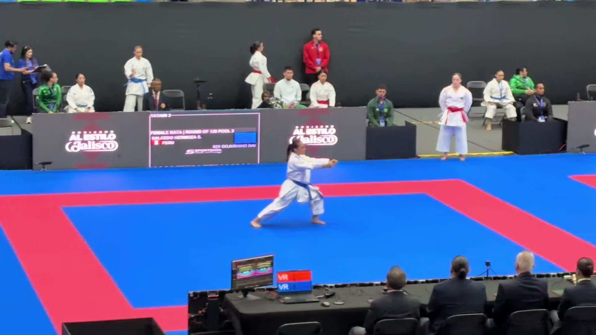 @Chica karateka Shotokan