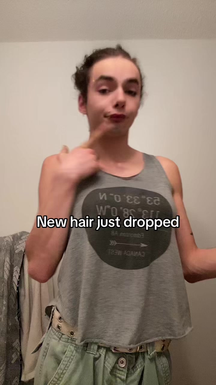 @shes_licking_thewall