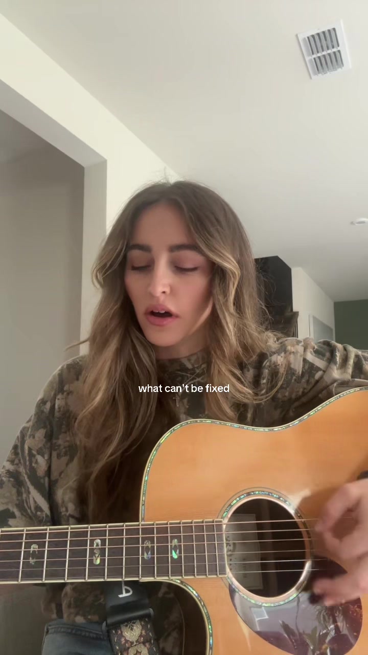 @Kaylinroberson