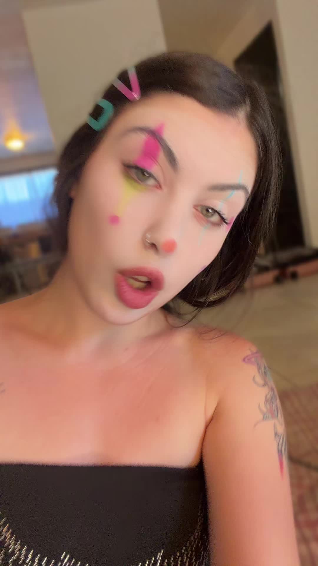 @(♡_♡)