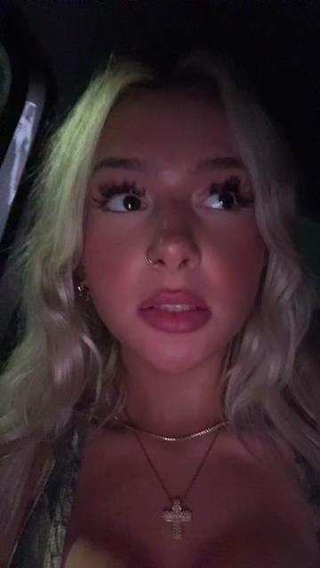 @emily rae โ