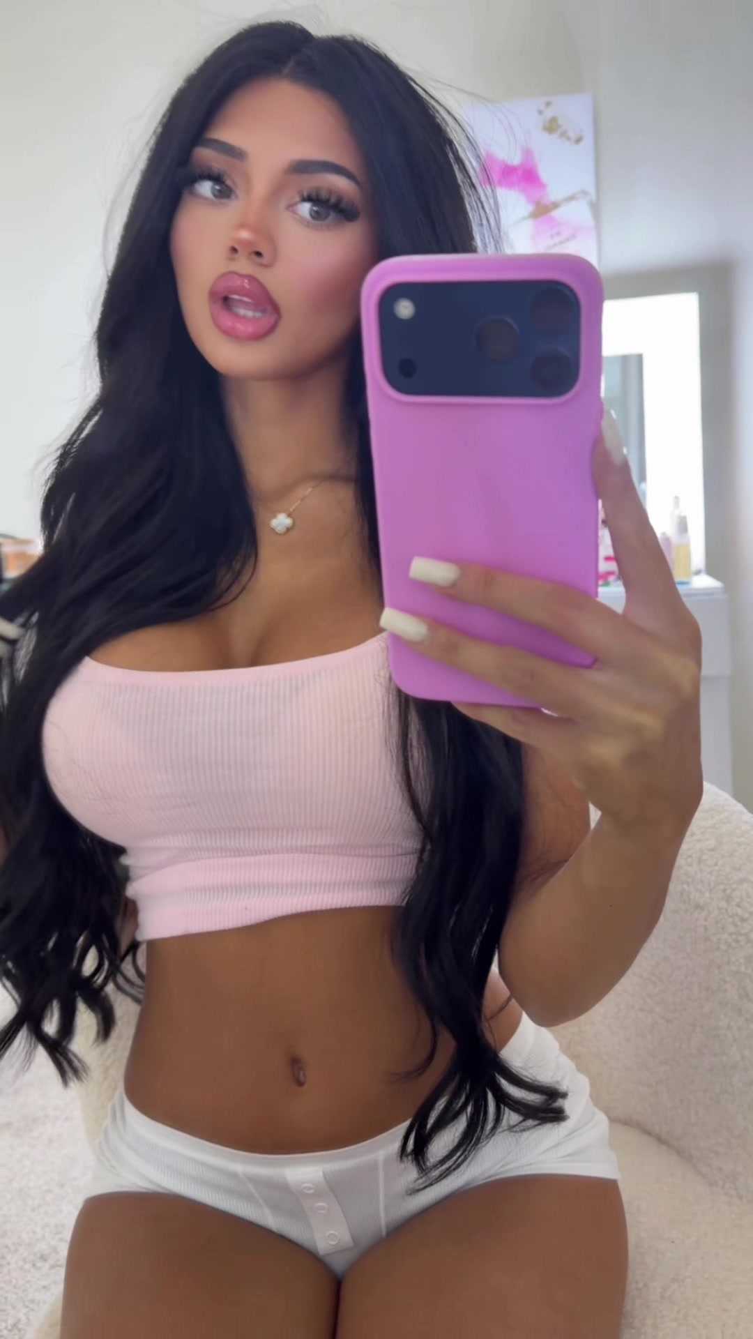 @bellaaservello