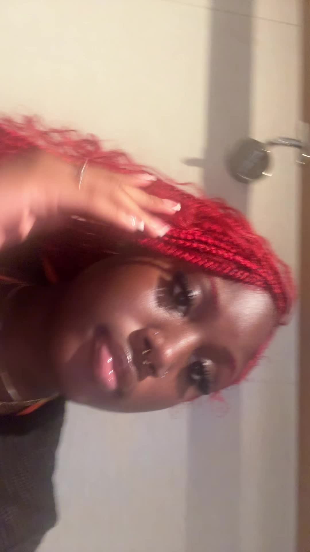 @🧖🏾♀️