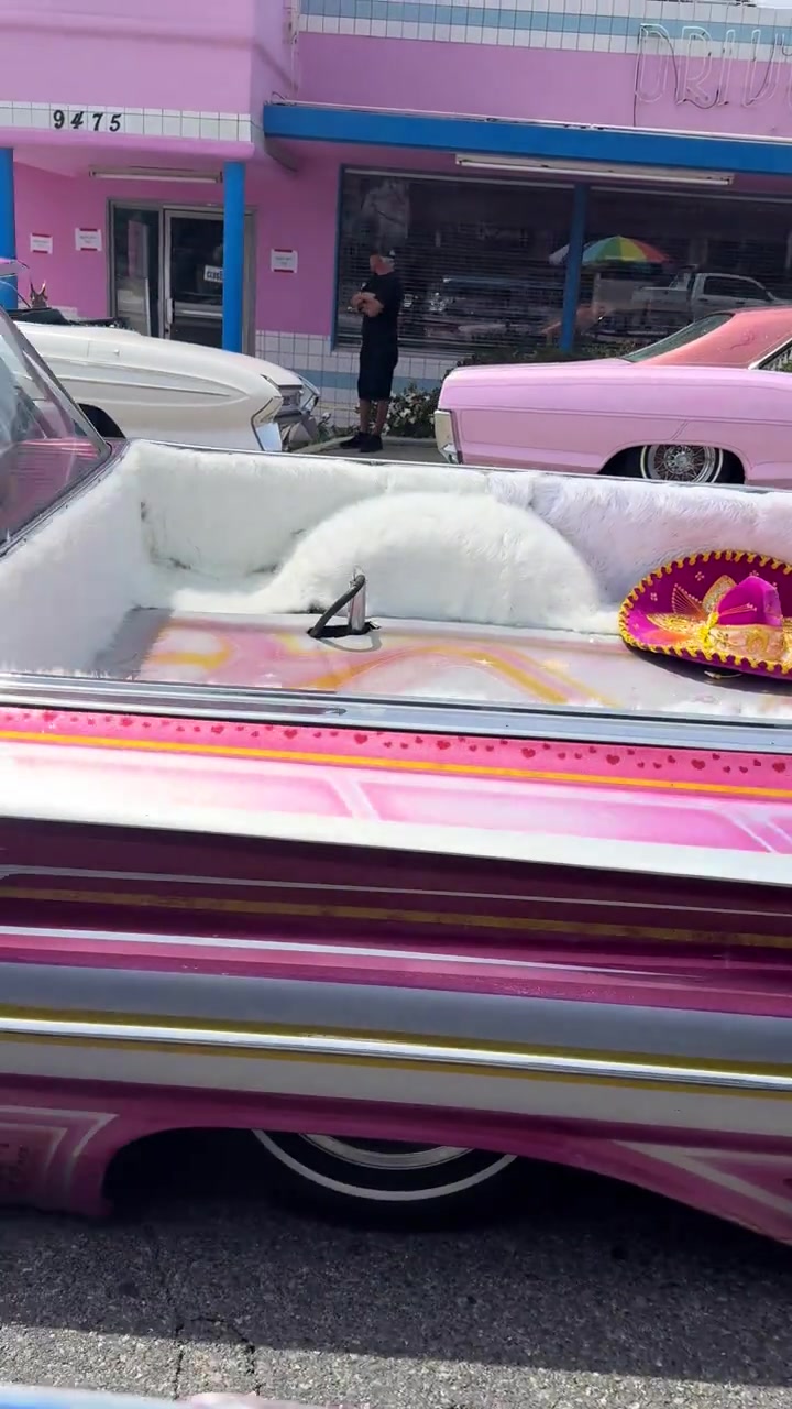 @Lowrider_Avenue
