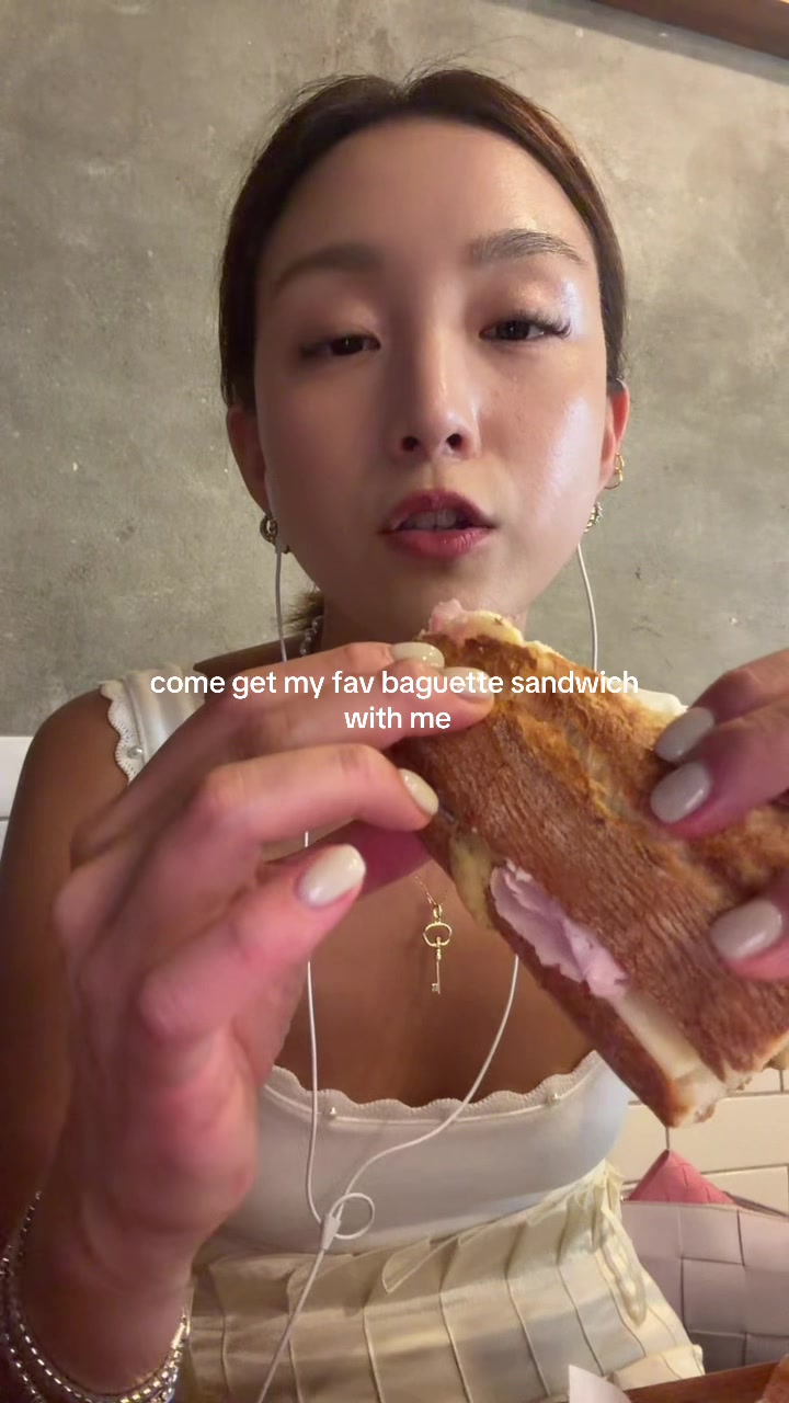 @_jenniferha_