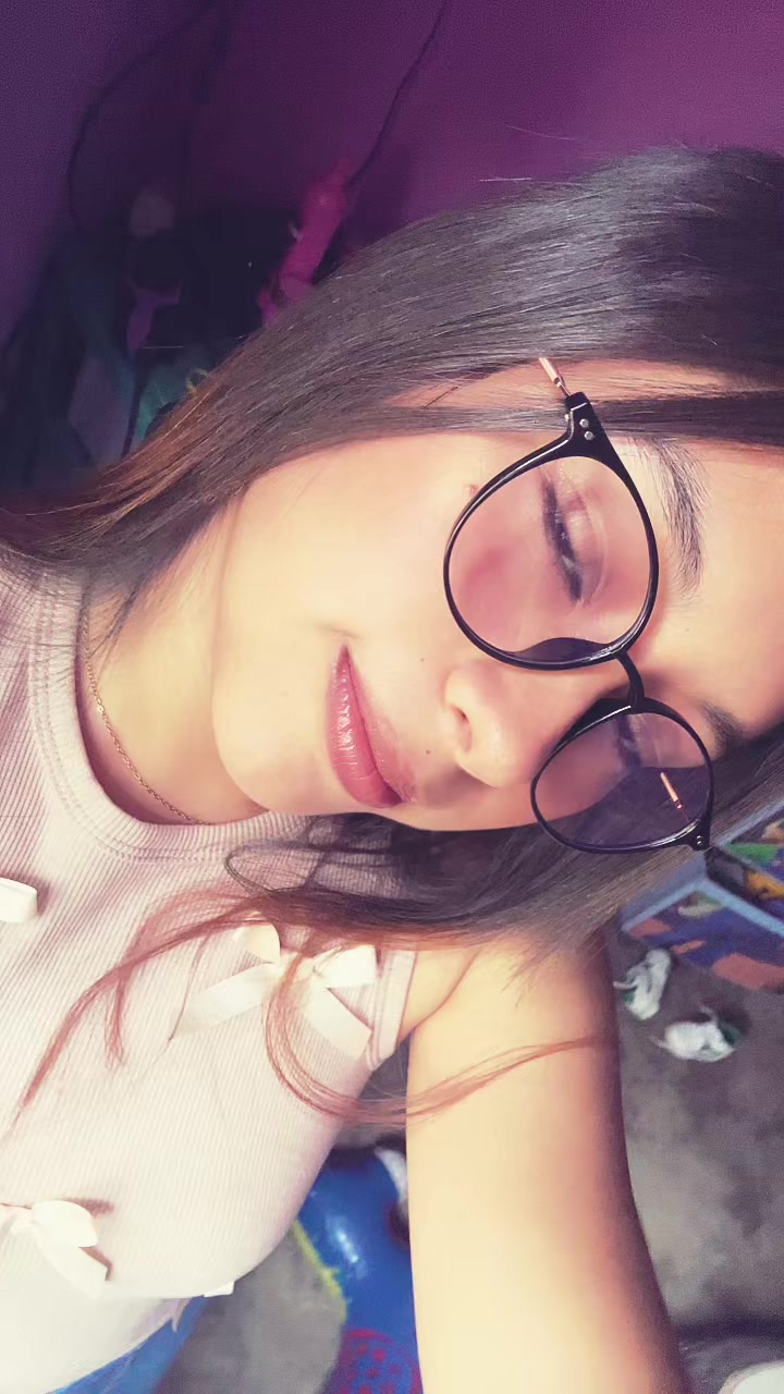 @vaniahern1
