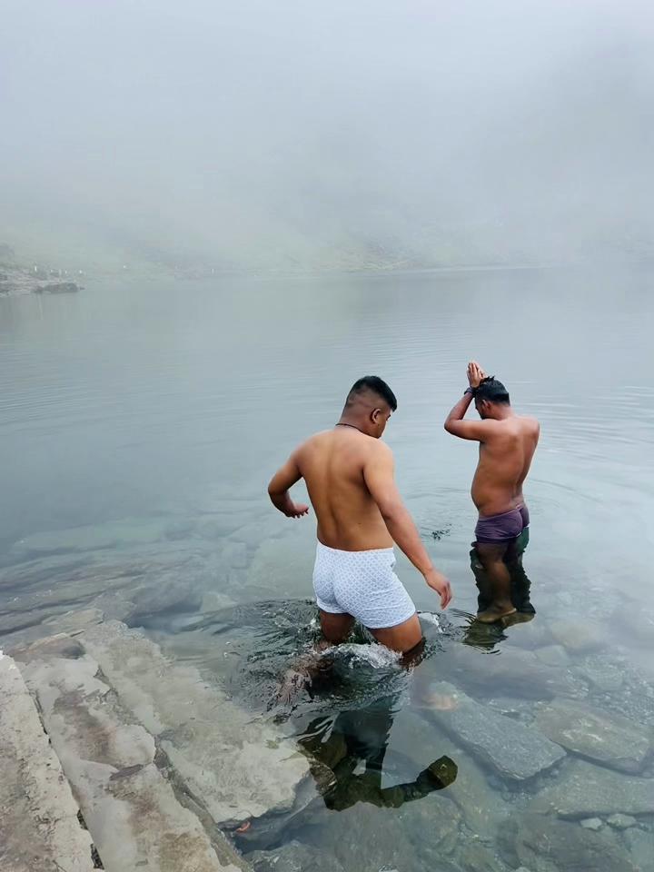 @झाक्री रोबिन लामा