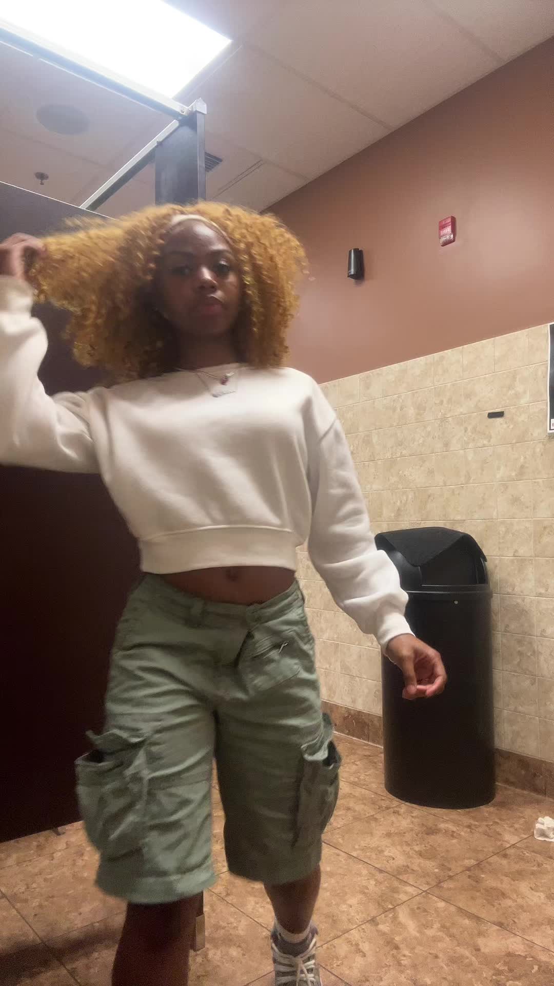 @Y8 🧟♀️