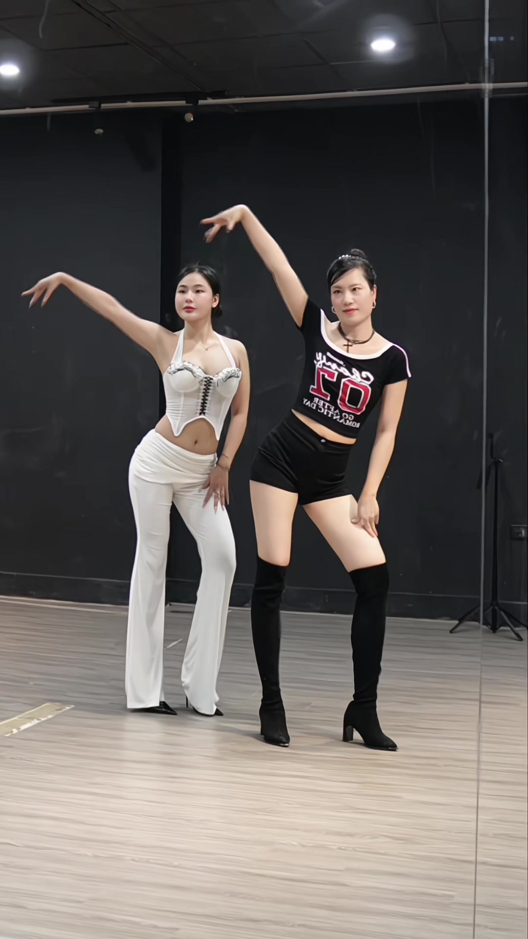@Nguyễn Lê Hồng Minh