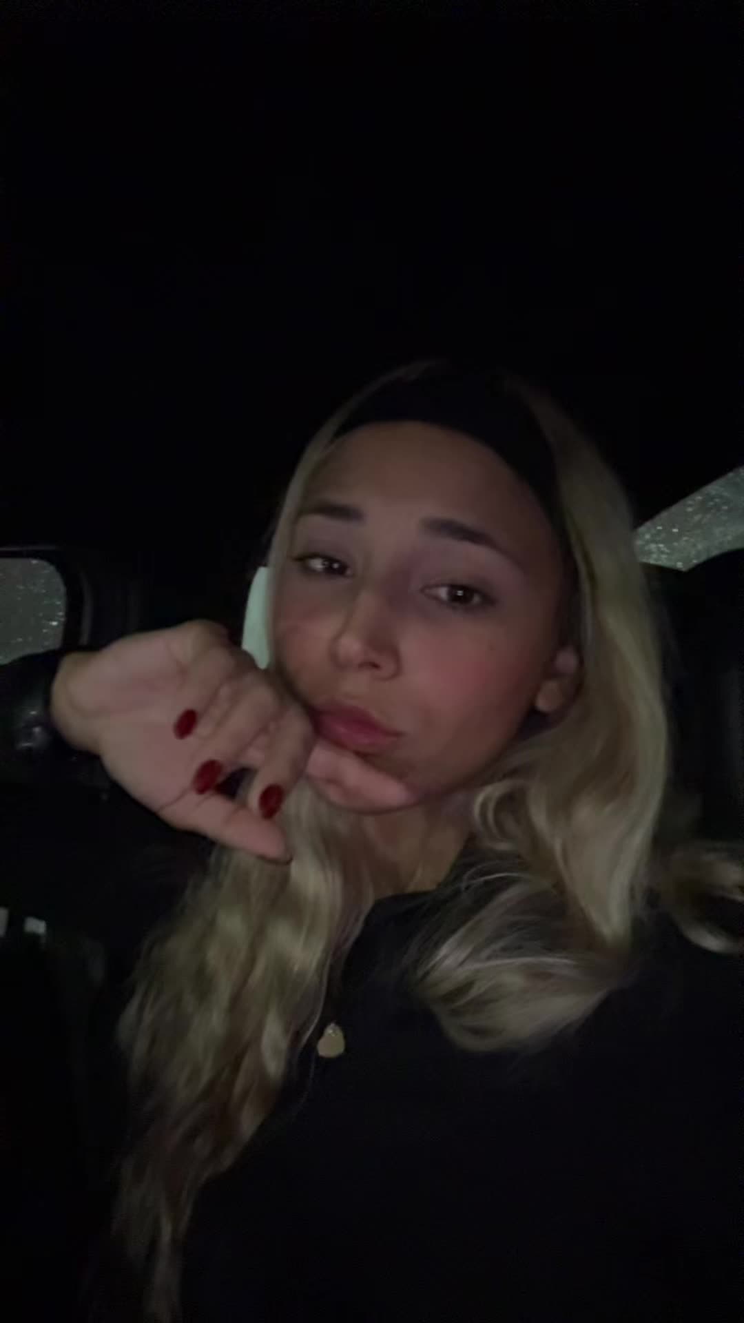 @Nayeli💎