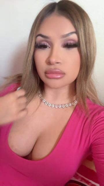 @Pretty Emily 🌷🎀🫦🍓👸🏻