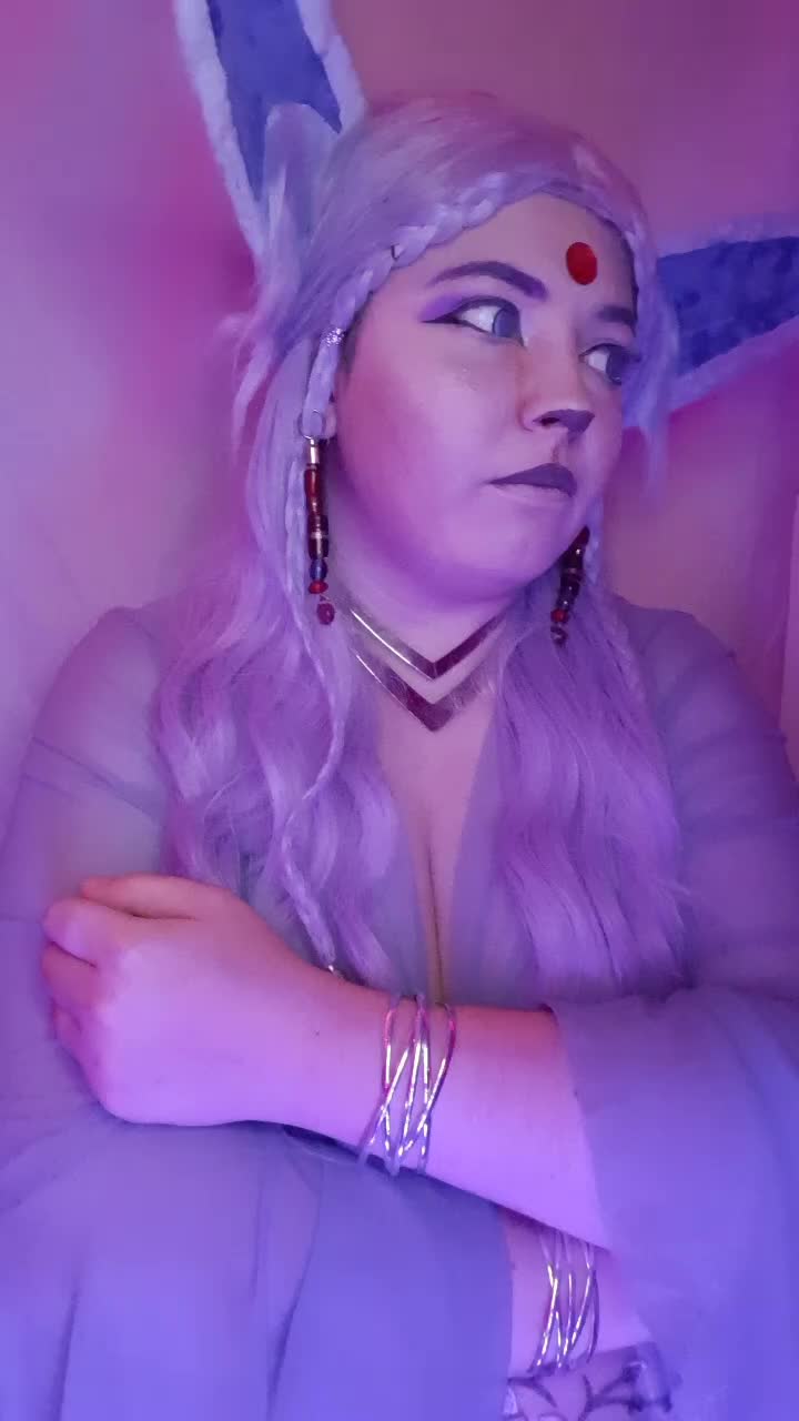 @RavynTheSmolElf