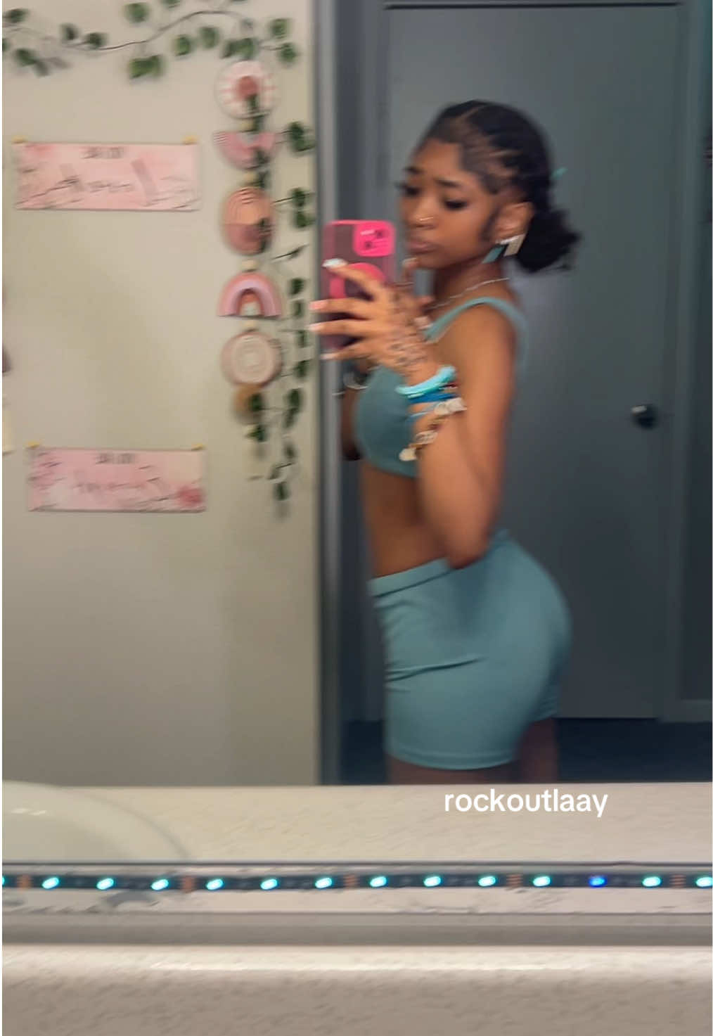 @rockoutlaay