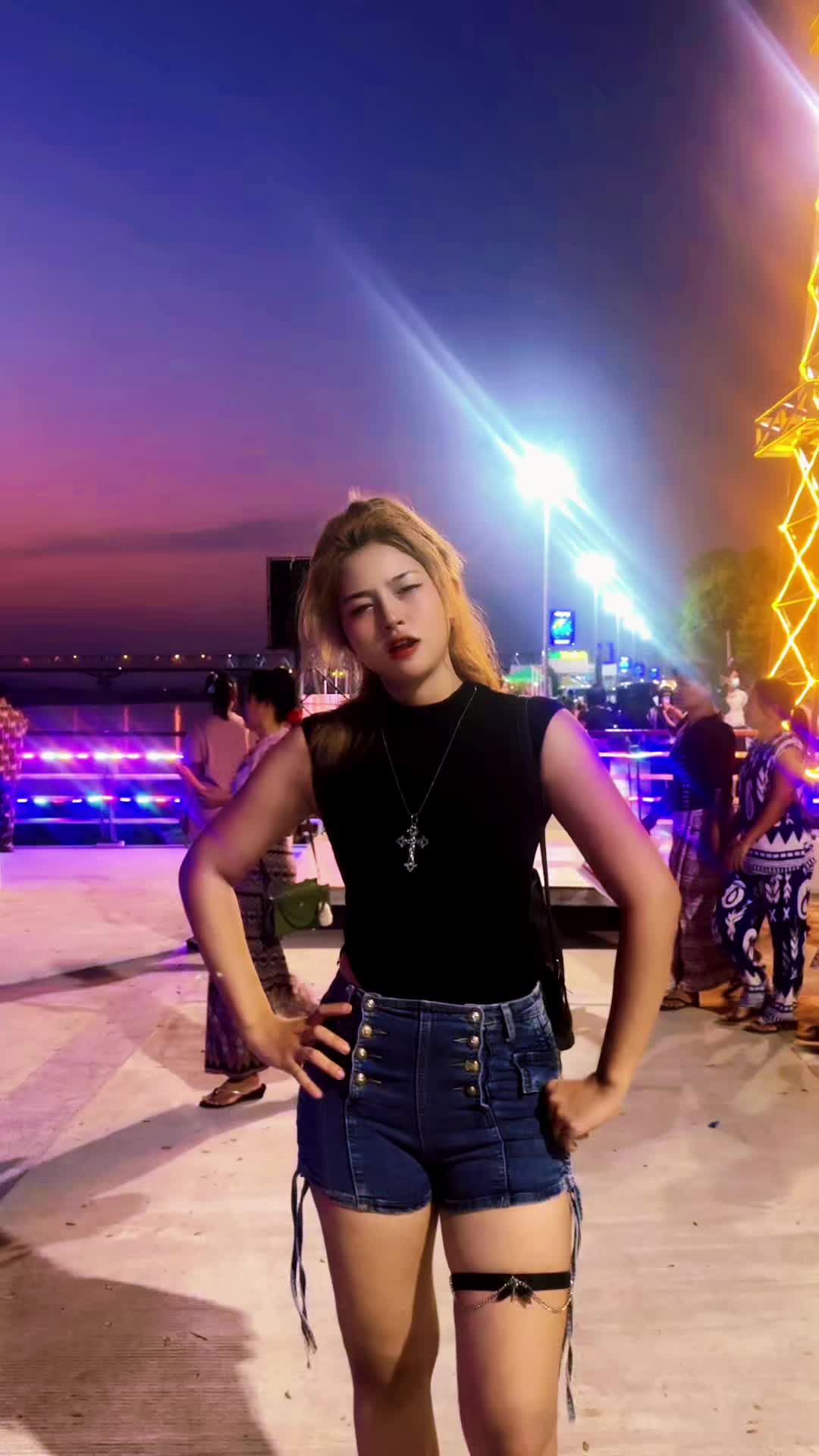 @👀💓ပူစီလေး💓👀(Nan San Thu)