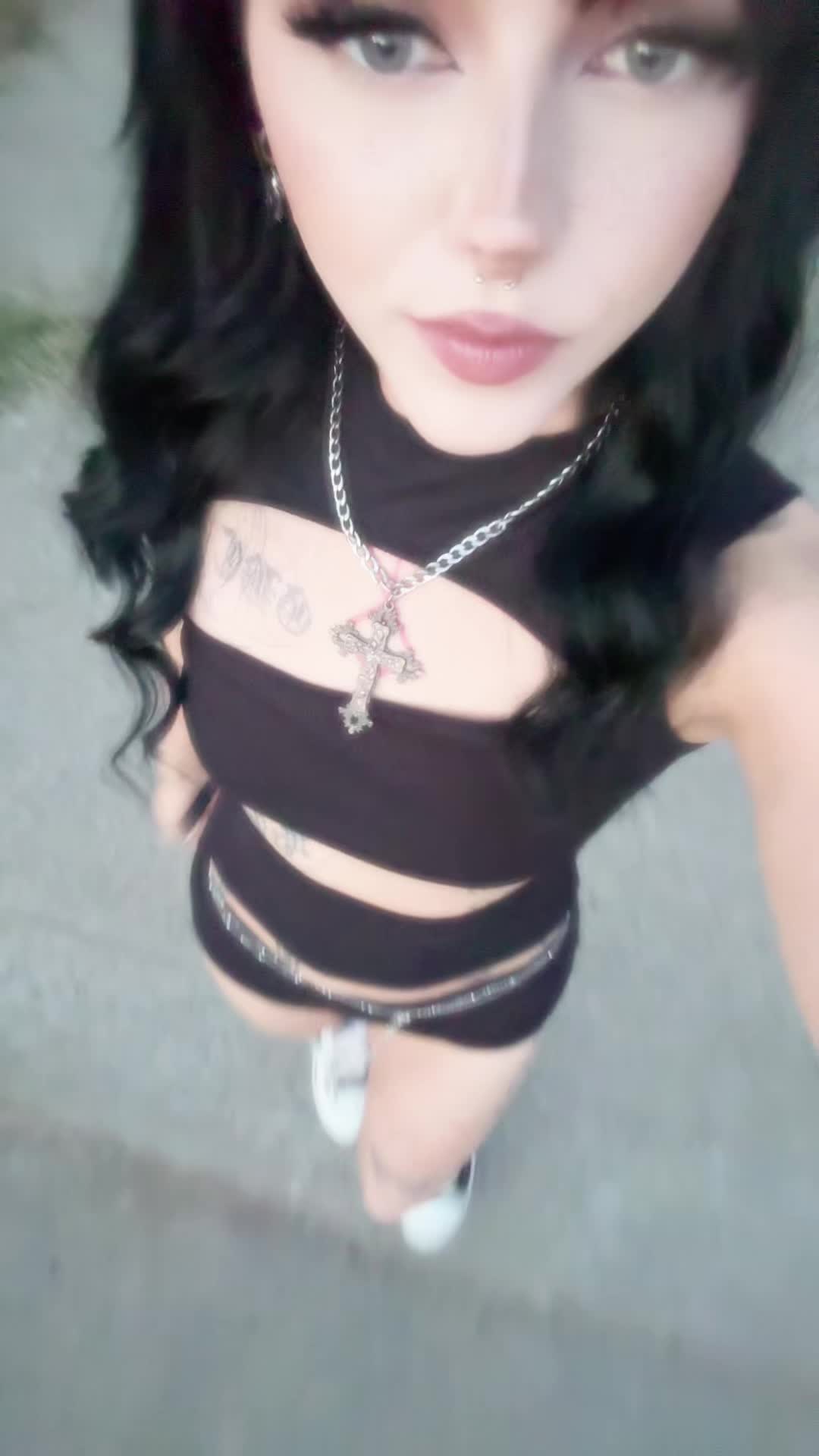 @🕷️🕸️🖤