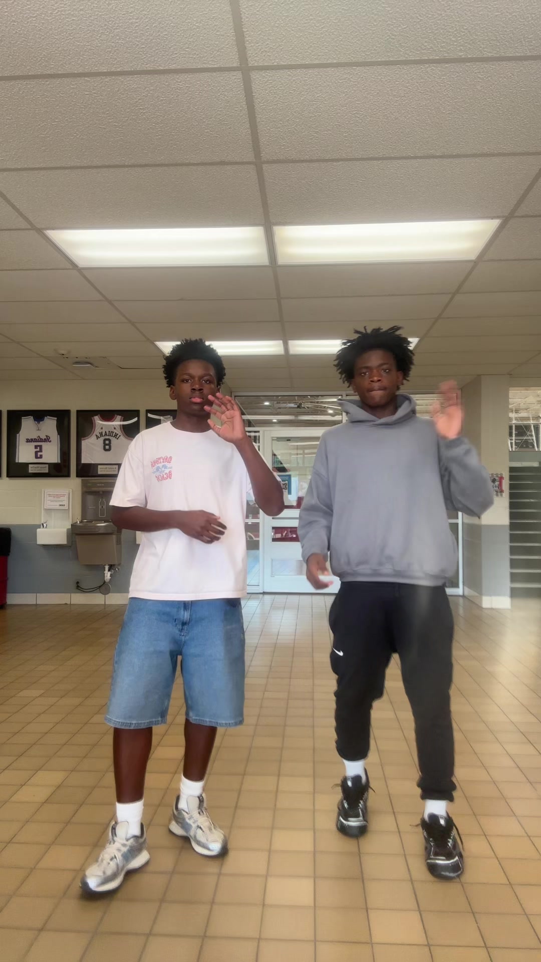 @Uzii