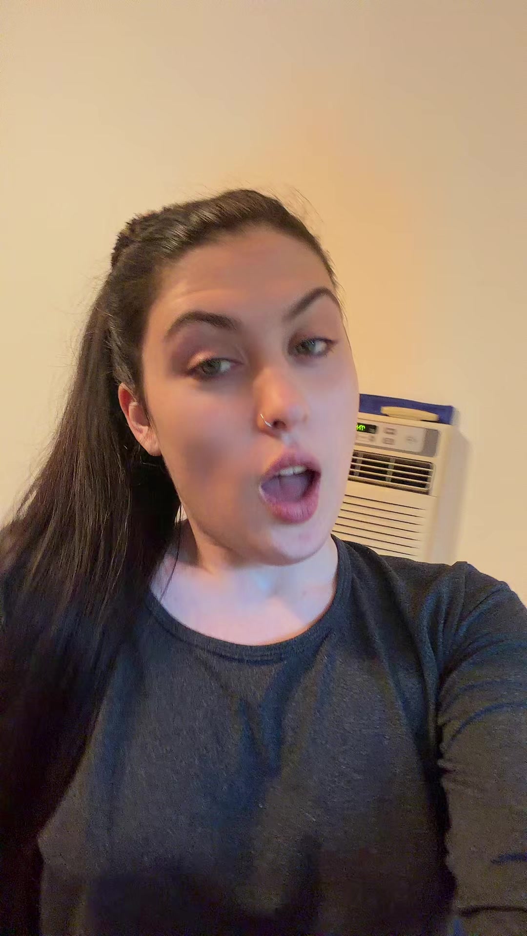 @(♡_♡)