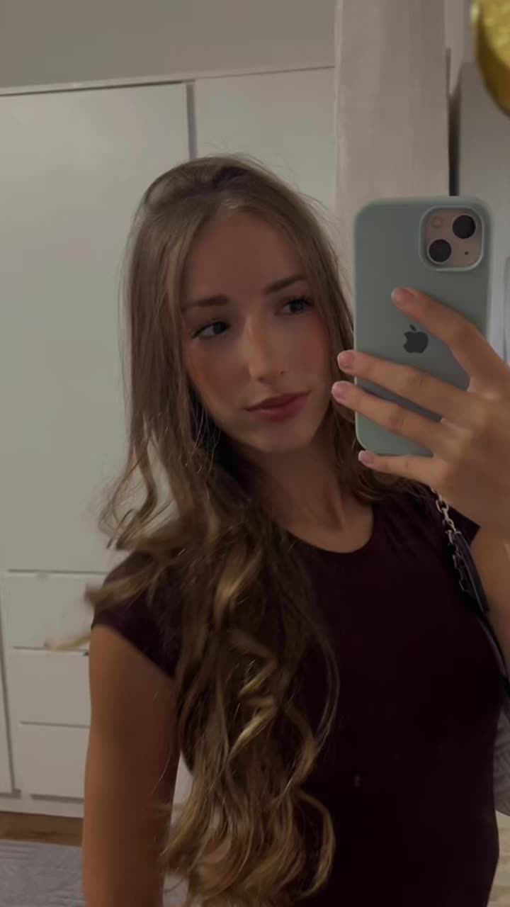 @𝒯