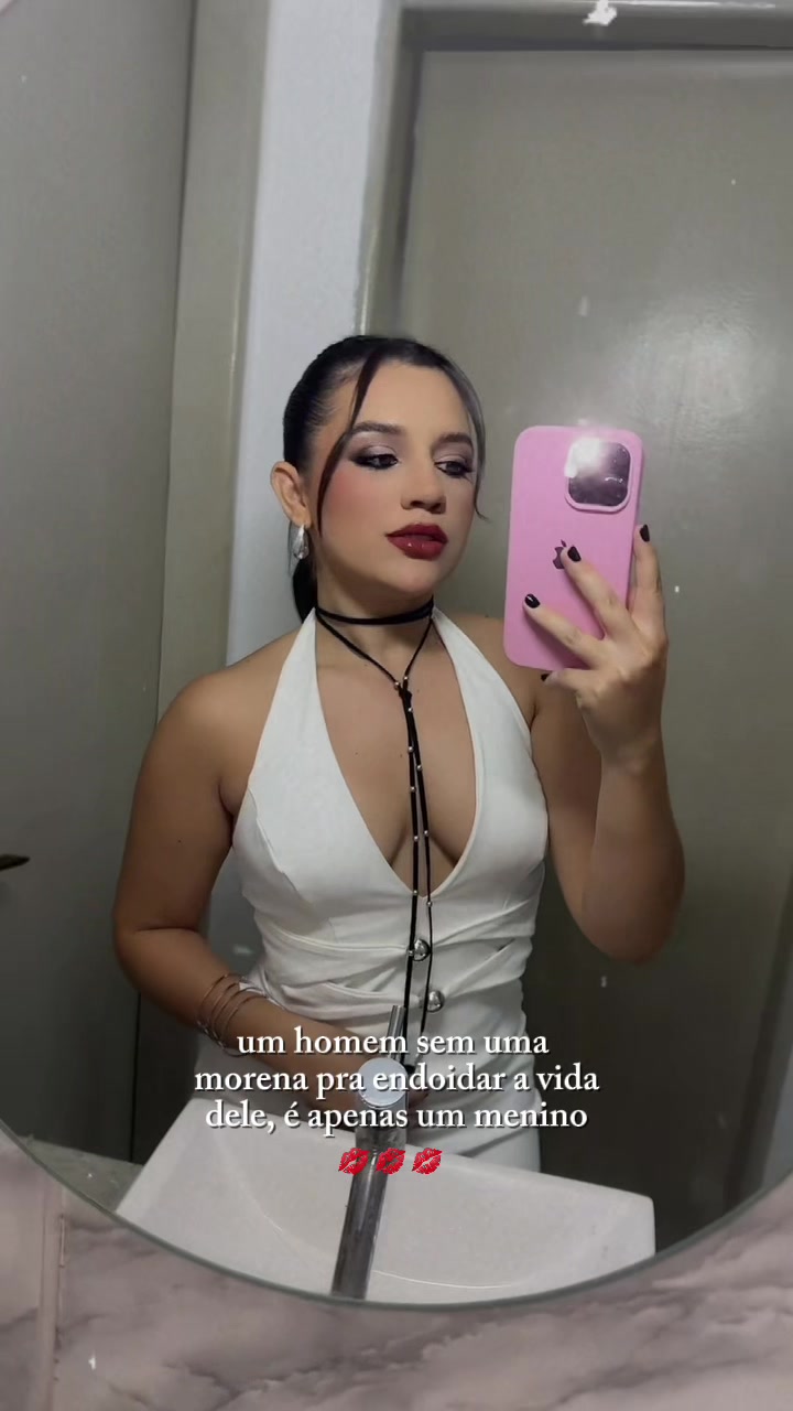 @L&iacute;via Souza