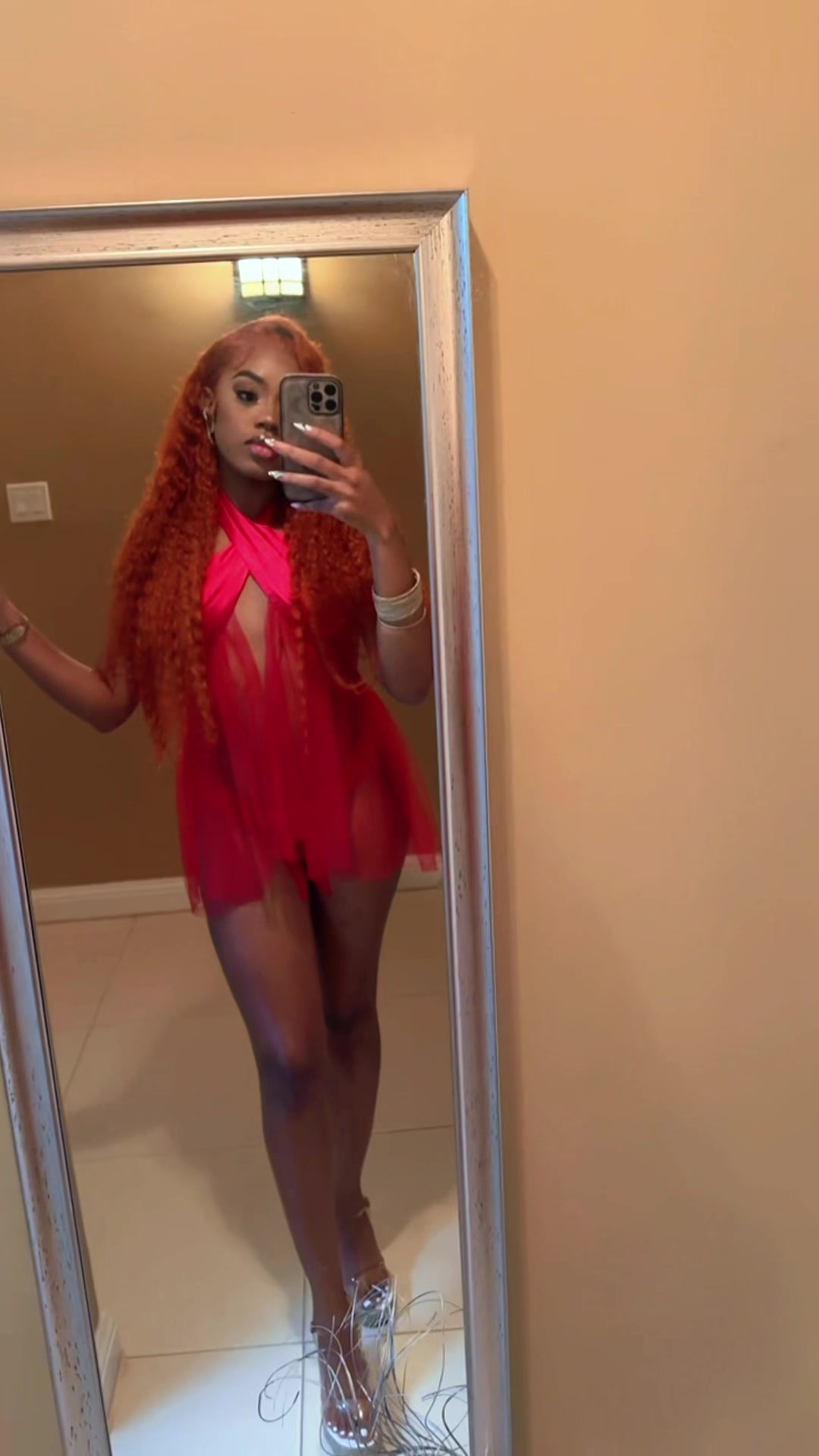 @Gorg3_