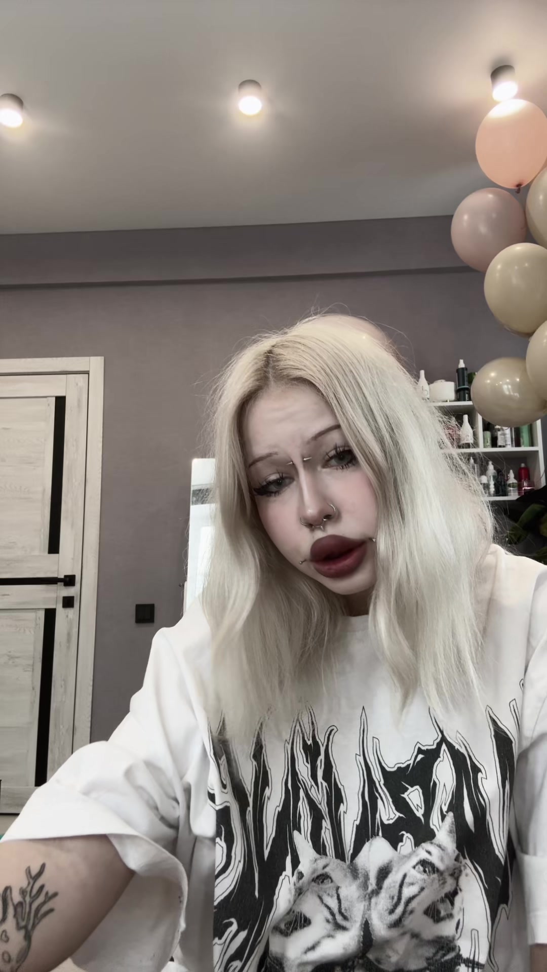 @😳