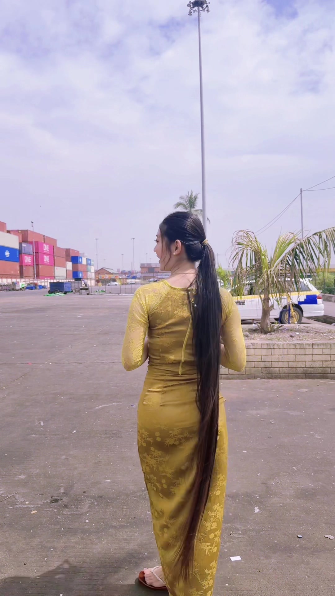 @Khin Lapyae(ရန်ကုန်သူ🤓)