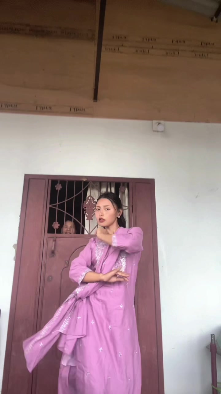 @😻