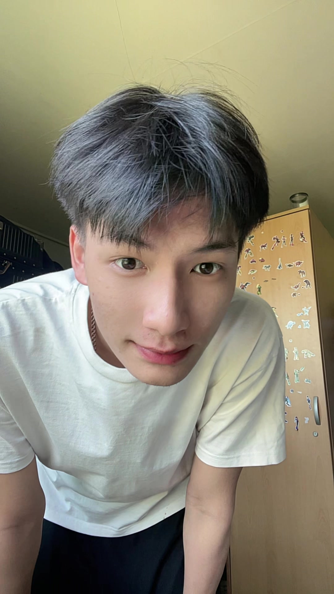@明越