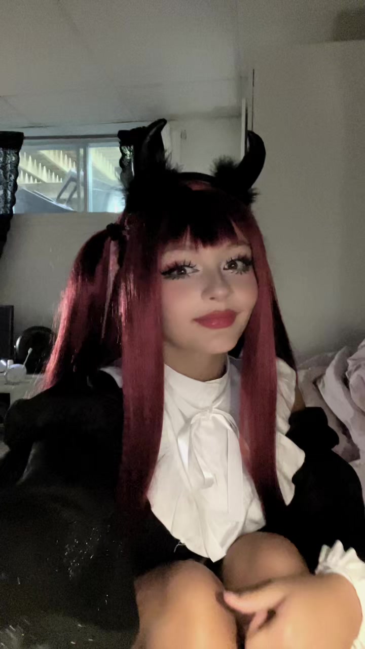 @_axhley_