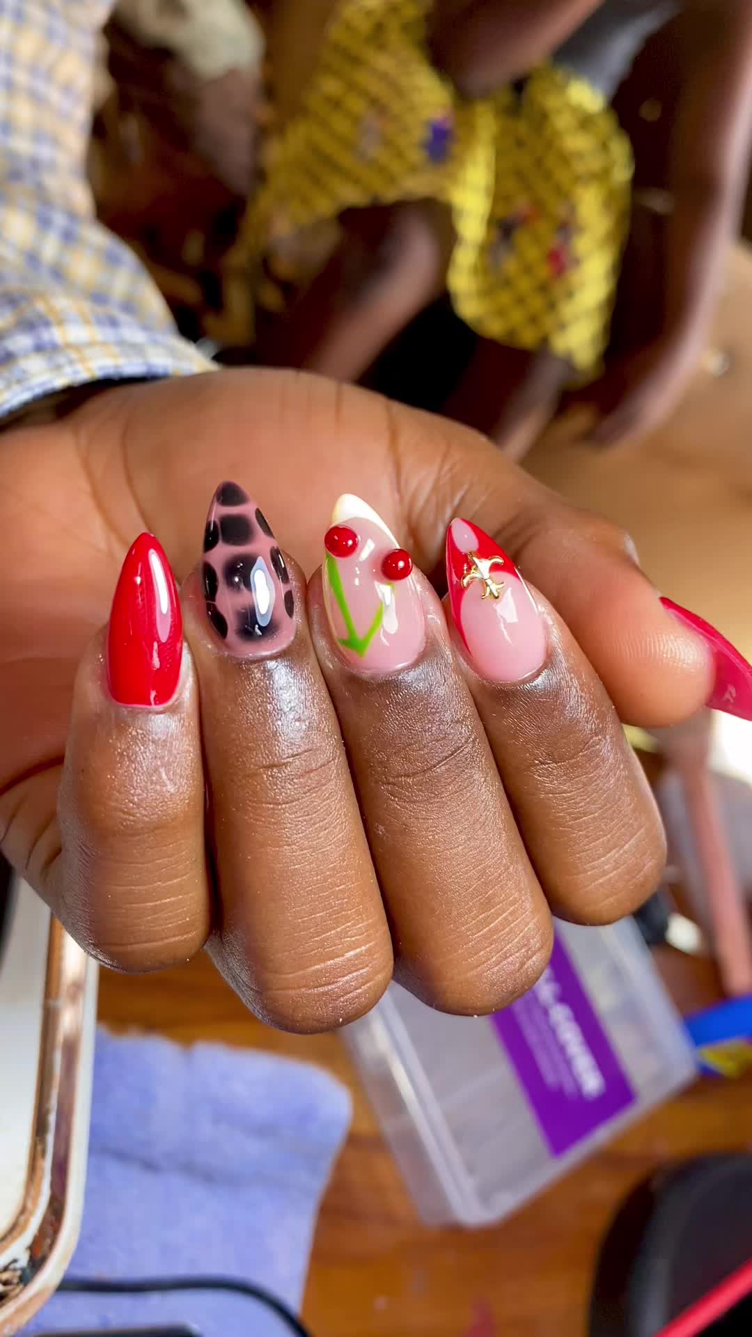 @NKM nail&rsquo;s Maman na conteneur