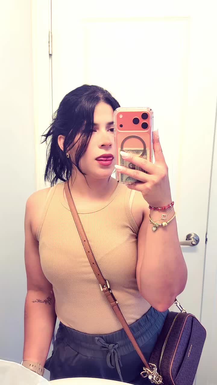 @𝐵𝑒𝓁𝓎✨🫰🏻