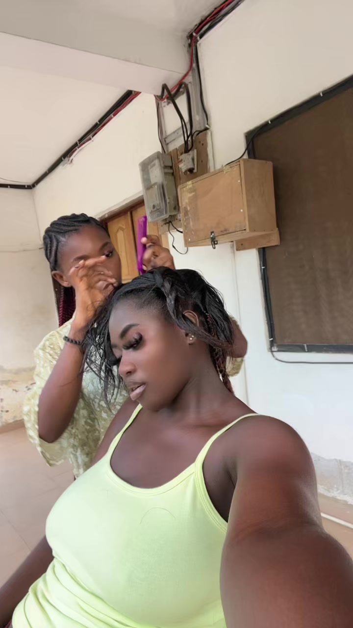 @Akua_Bhornrich💚