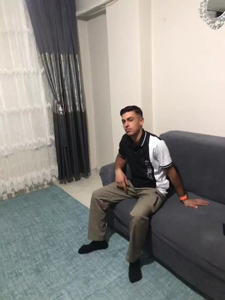 @🦅