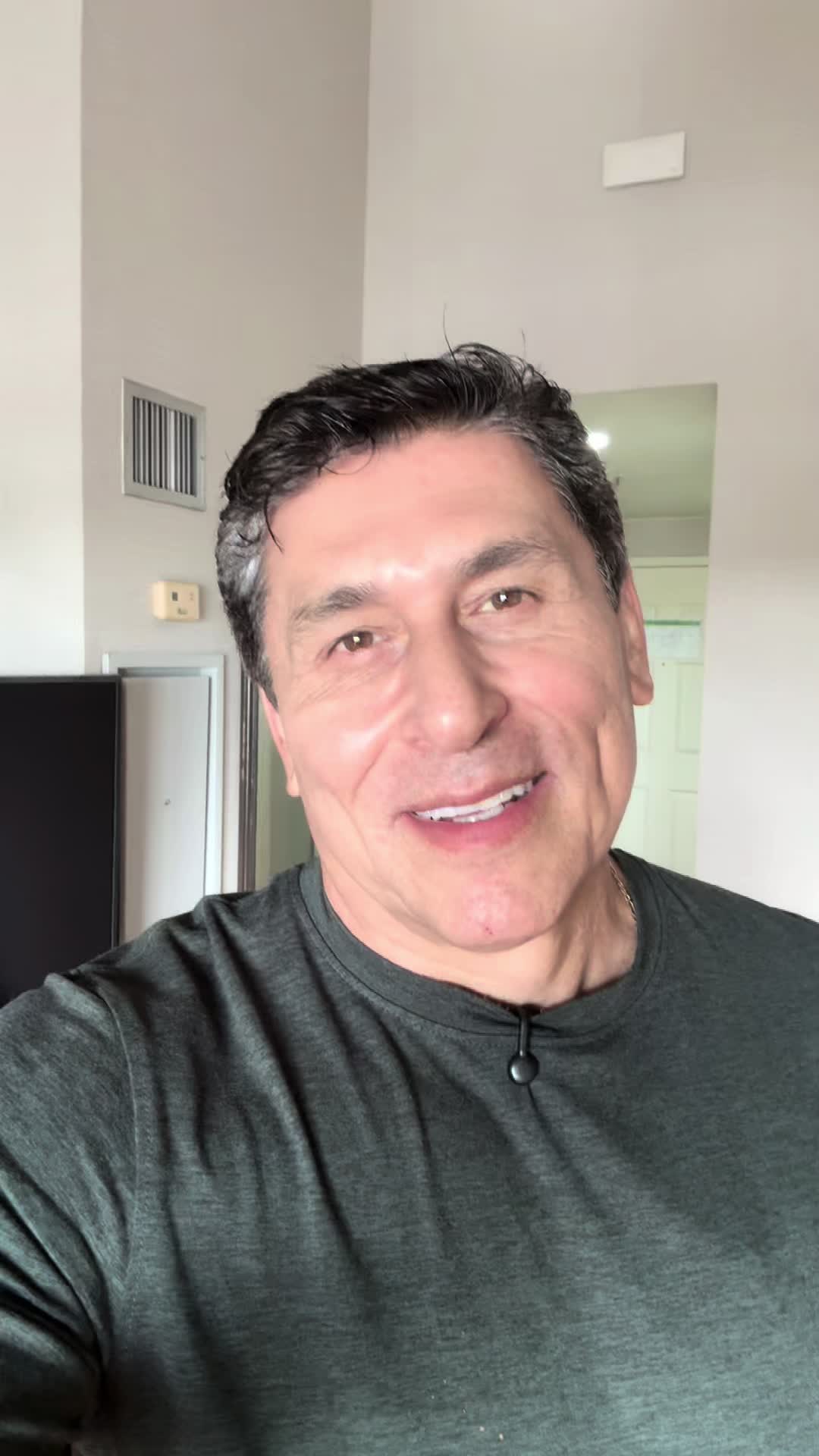 @César Lozano