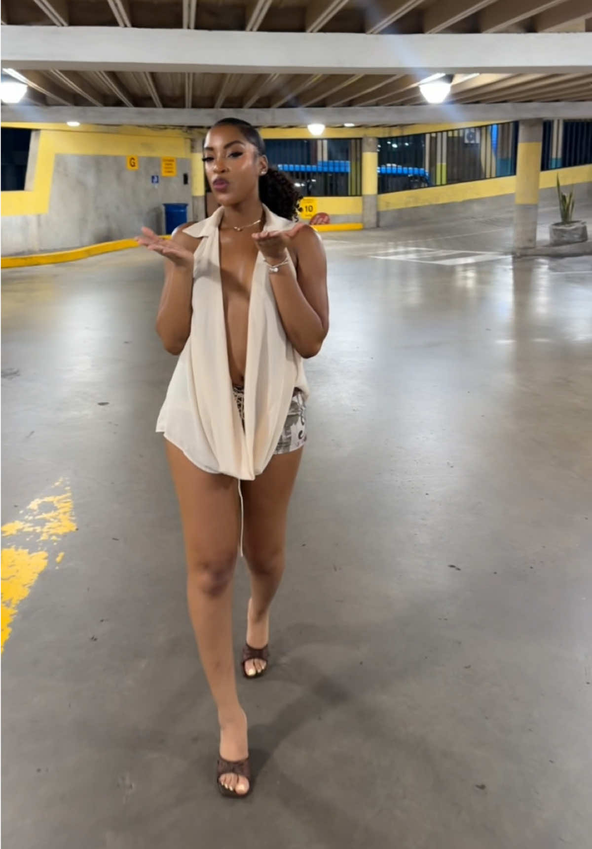 @__annamour__