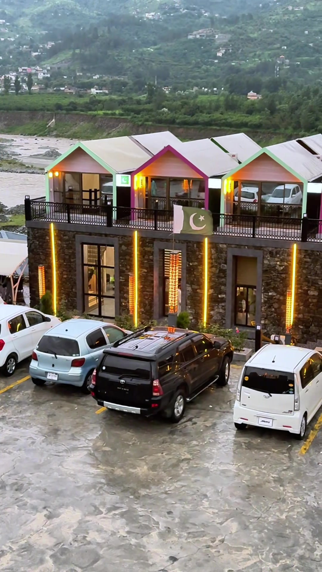 @iYi Luxury Inn Swat