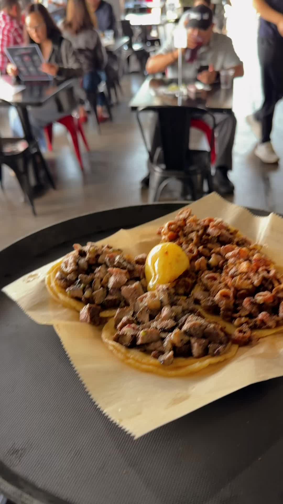 @TACOS LOS CHOLOS