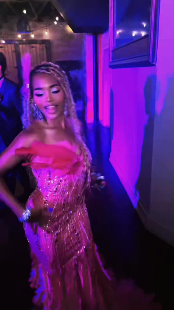 @Elle<3