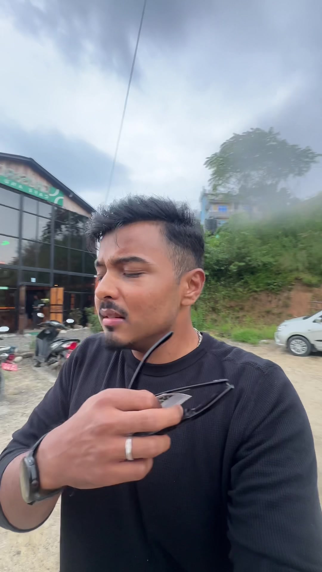 @Dr Aniket