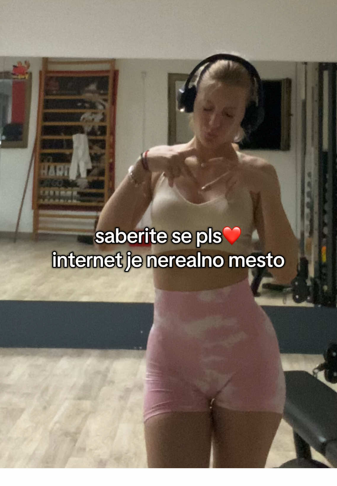 @LANA🦈
