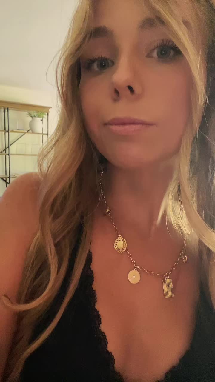 @ellyscottR
