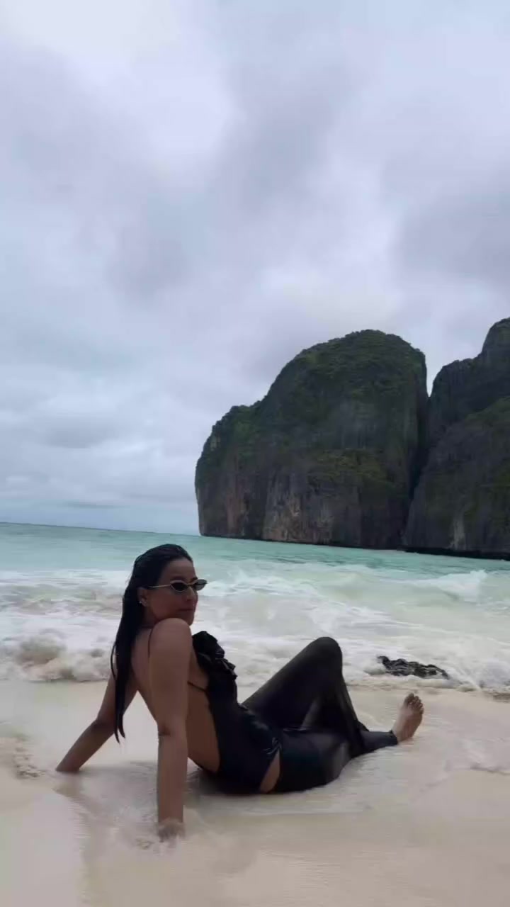@nia Sharma