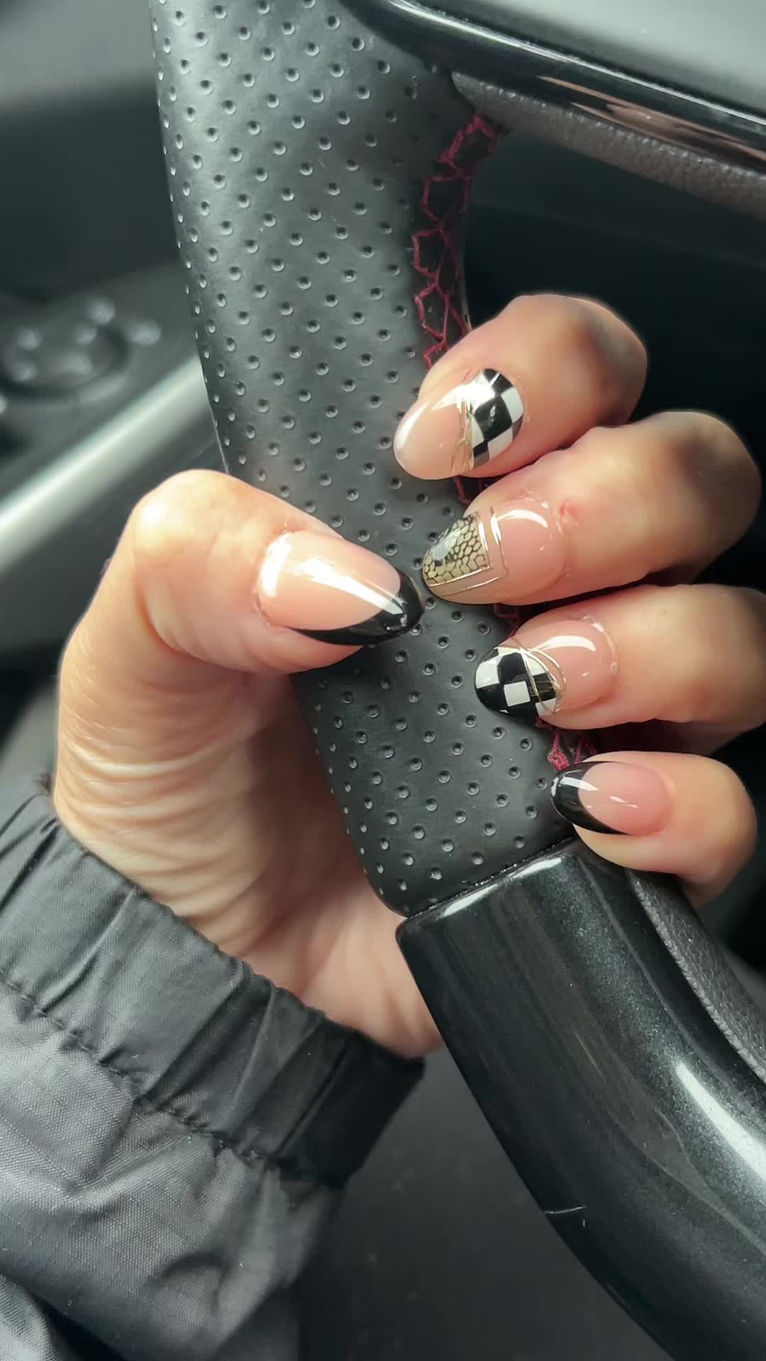 @DeeHive🖤| 40+ ERA